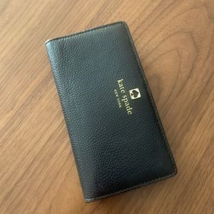 Kate spade leather wallet. Light wear in hardware shown in one of the pictures.